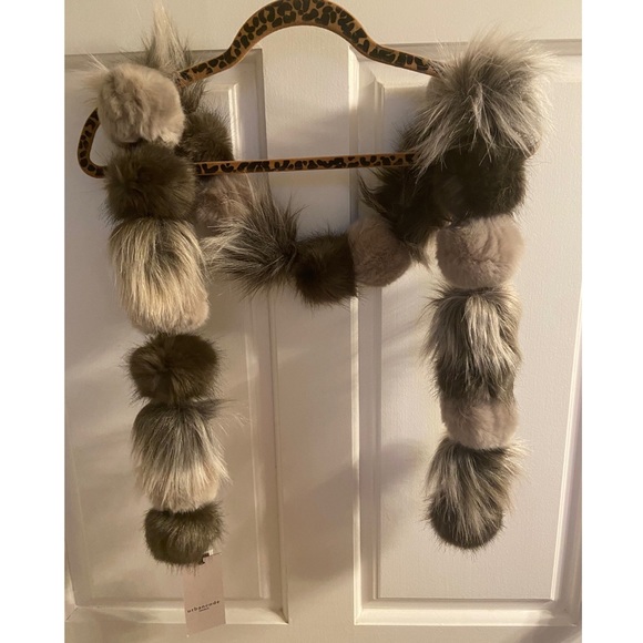 Urbancode (ASOS) - Faux Fur Pom Pom Scarf - Picture 3 of 4
